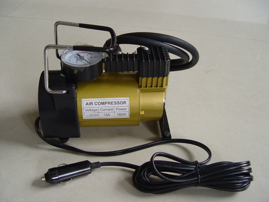 Os compressores portáteis amarelos e de prata do metal do veículo de ar montaram o compressor de ar 4x4